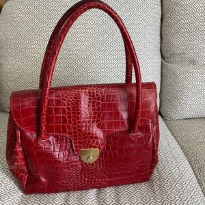 Classic red medium shoulder bag